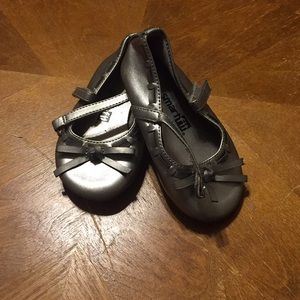 Girl toddler silver shoes size 5.5